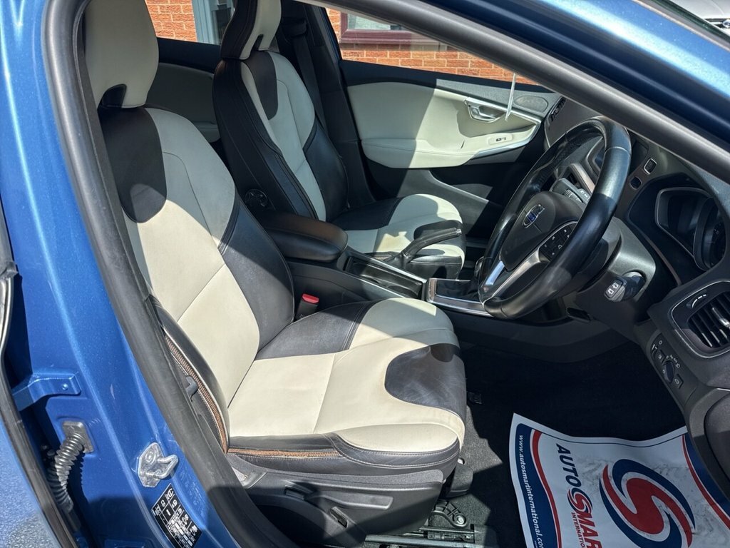 Volvo V40 Cross Country 1.6L Lux Blue #4