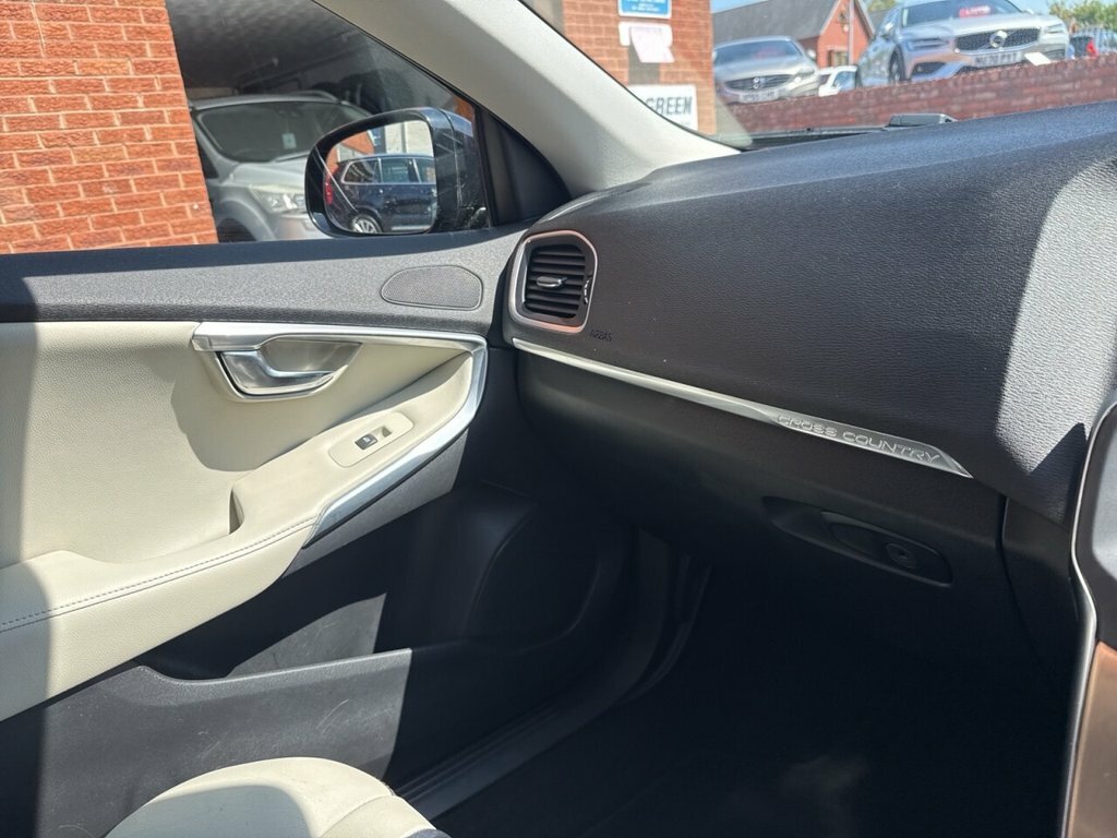 Volvo V40 Cross Country Hatchback Red #33