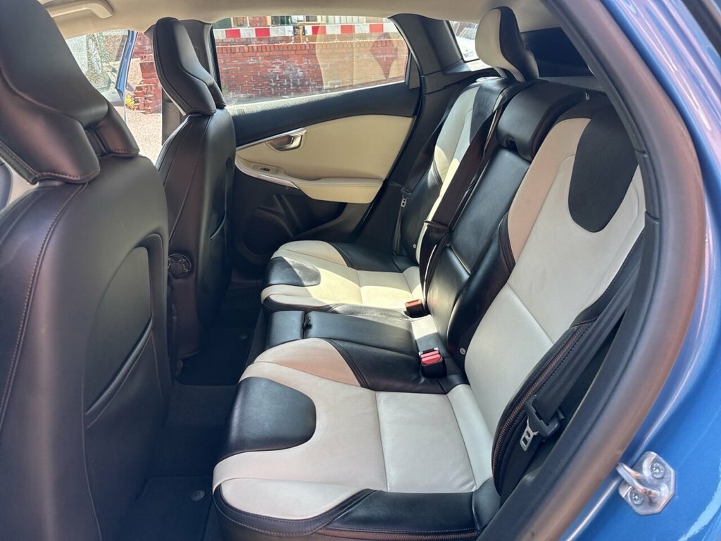 Volvo V40 Cross Country Hatchback Red #7
