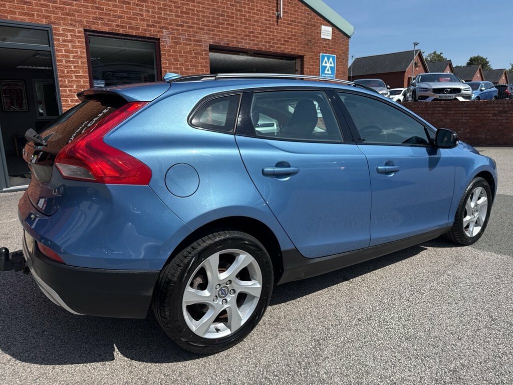 Volvo V40 Cross Country Hatchback Red #43