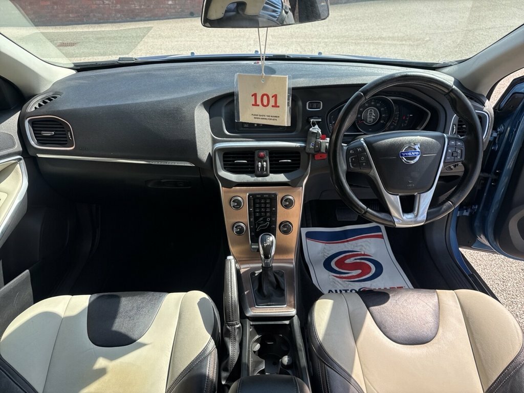 Volvo V40 Cross Country Hatchback Red #11