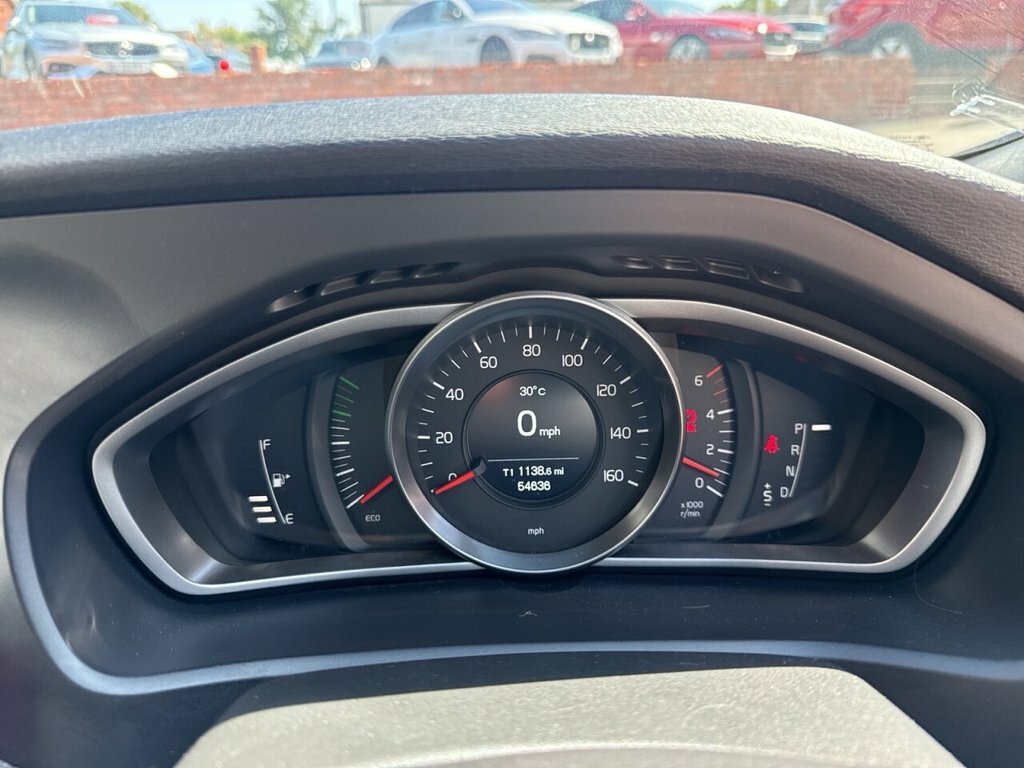 Volvo V40 Cross Country Hatchback Red #8