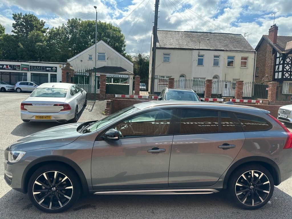 Volvo V60 Cross Country Lux Nav Grey #38