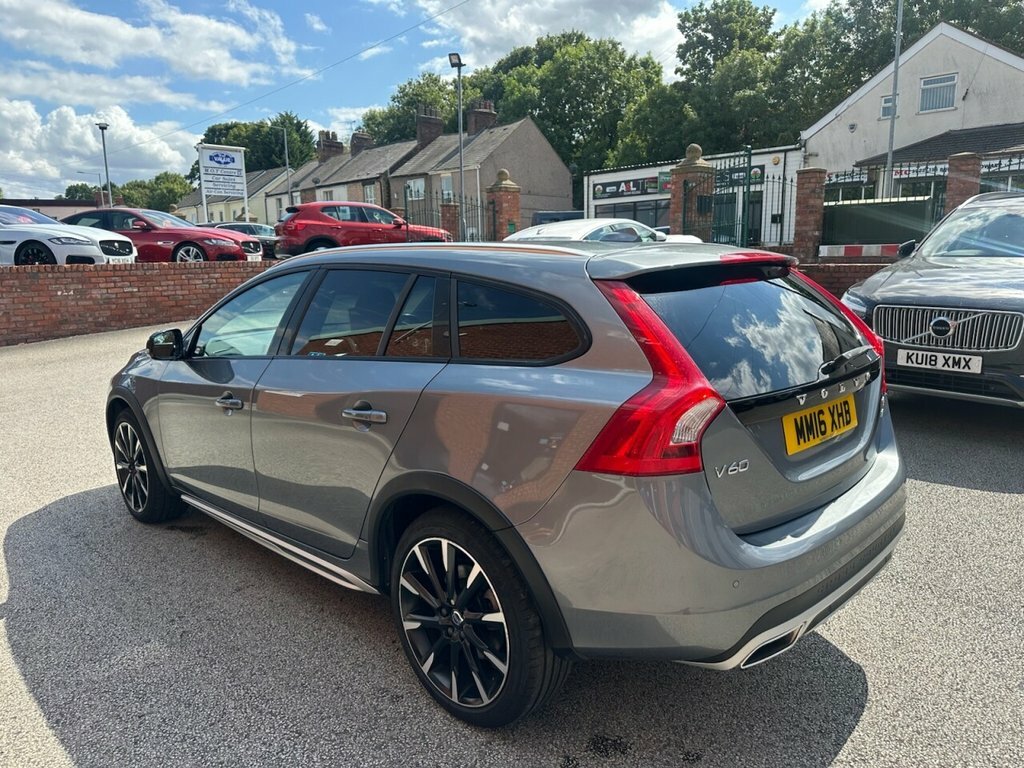 Volvo V60 Cross Country Lux Nav Grey #40