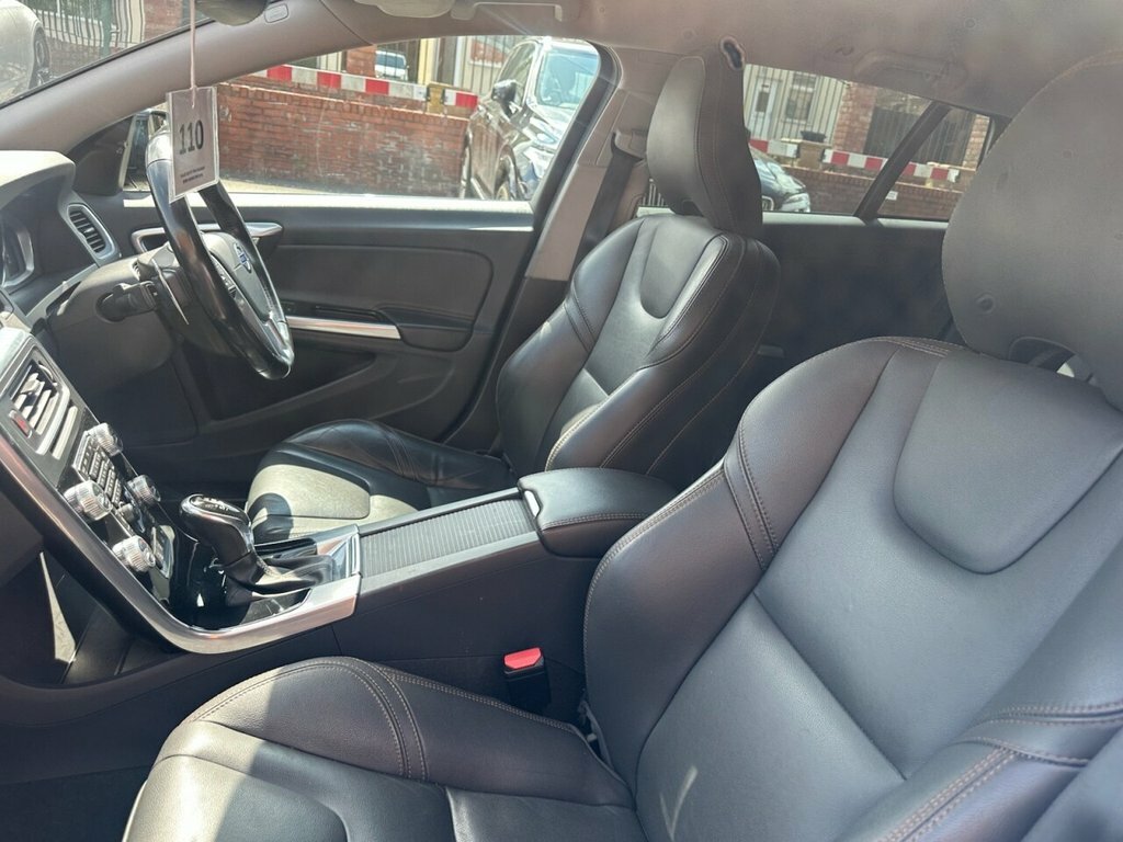 Volvo V60 Cross Country 2.4L Lux Nav Grey #5