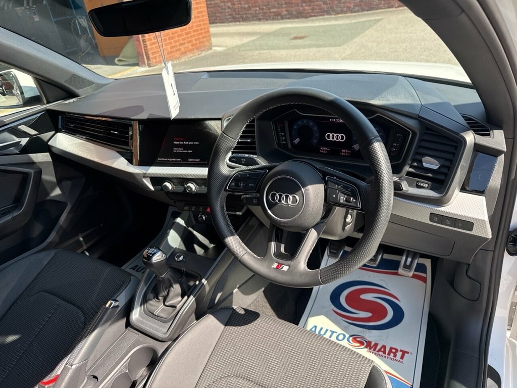 Audi A1 1L S Line White #4