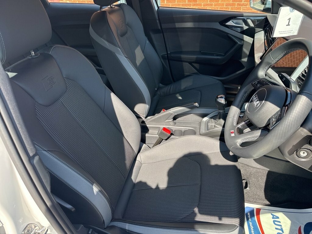 Audi A1 1L S Line White #3
