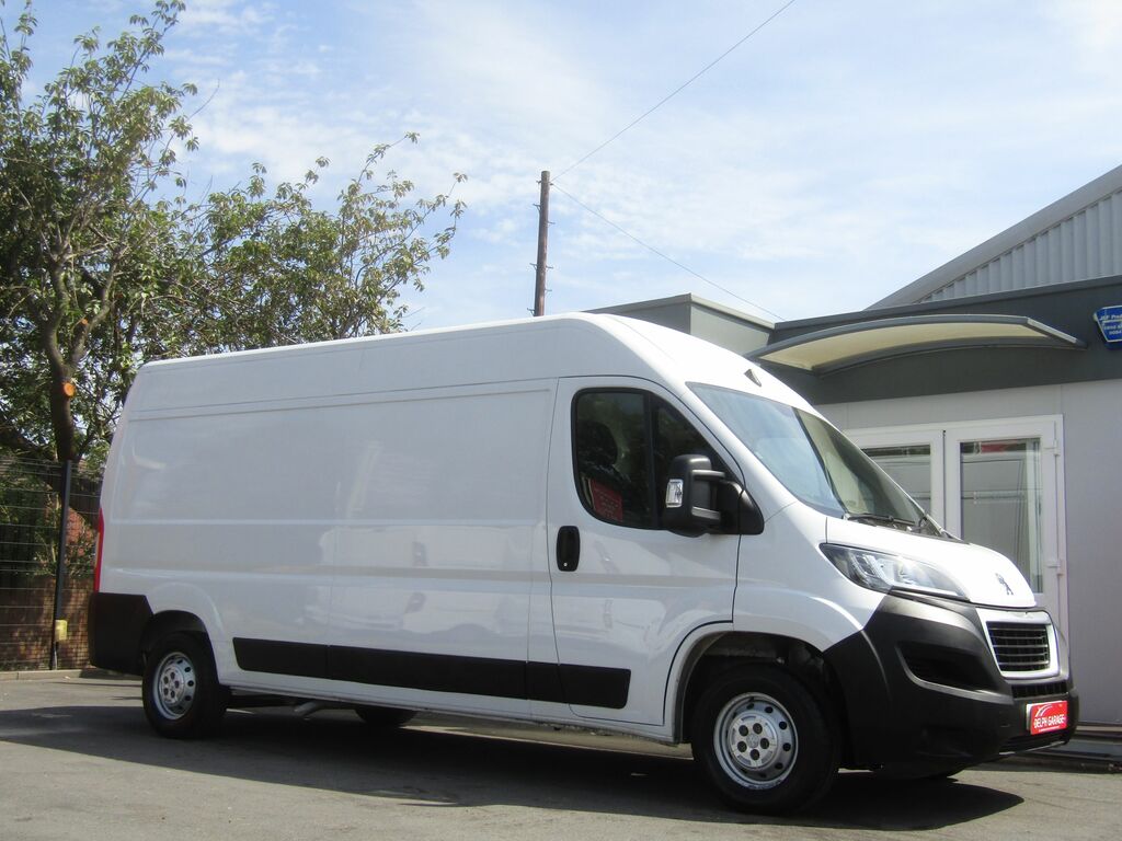 Peugeot Boxer Bluehdi 335 Professional Premium White #3