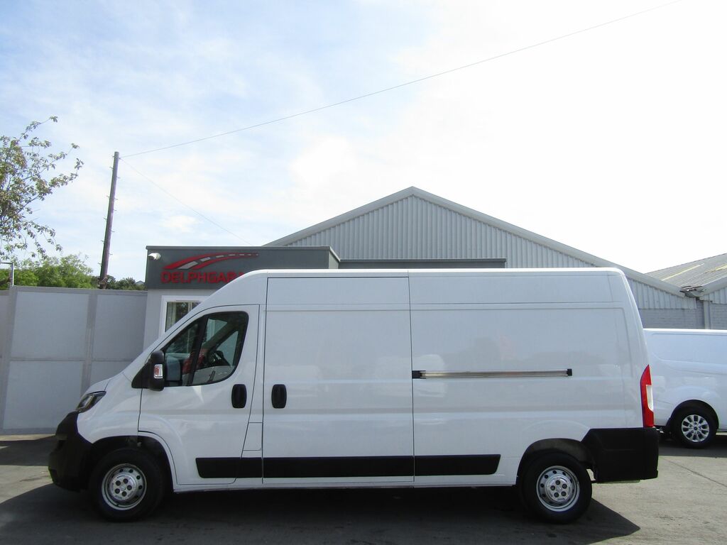 Peugeot Boxer Bluehdi 335 Professional Premium White #4