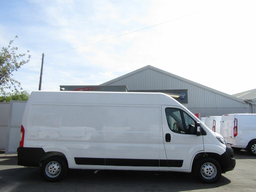 Peugeot Boxer Bluehdi 335 Professional Premium White #4