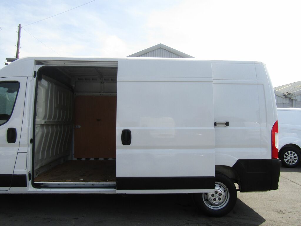 Peugeot Boxer Bluehdi 335 Professional Premium White #6