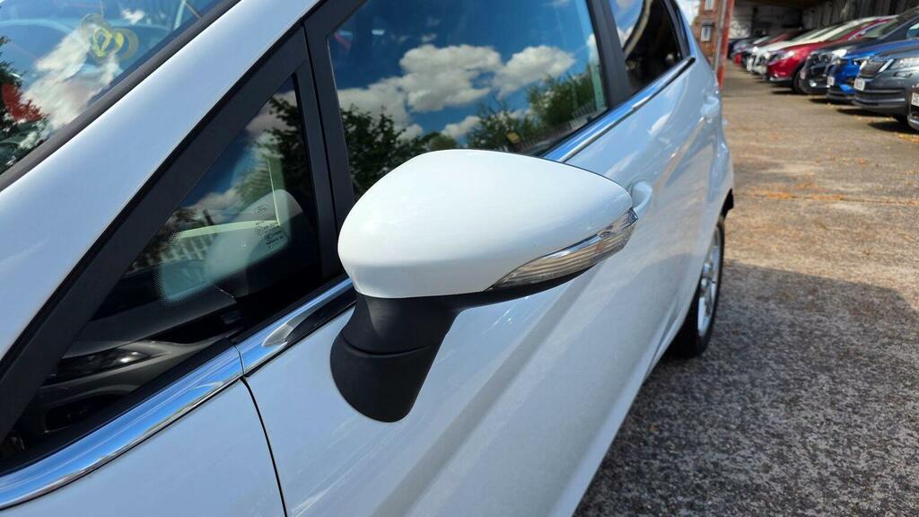Ford Fiesta 1.0T Ecoboost Titanium X White #10