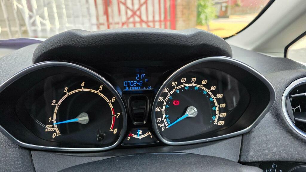 Ford Fiesta 1.25 Style Euro 5 Silver #28