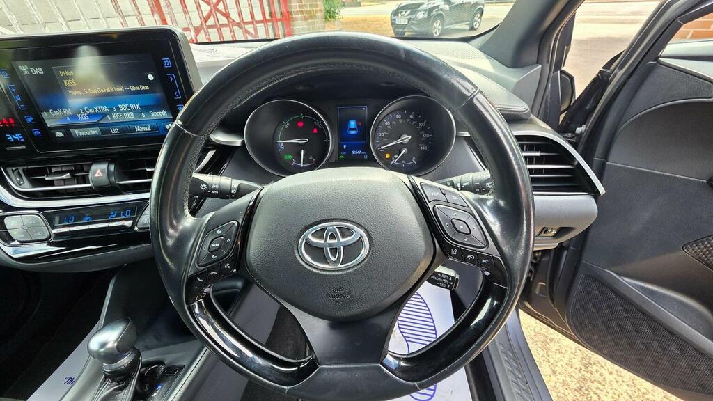 Toyota C-Hr Dynamic Hev Cvt Vvt-i White #18