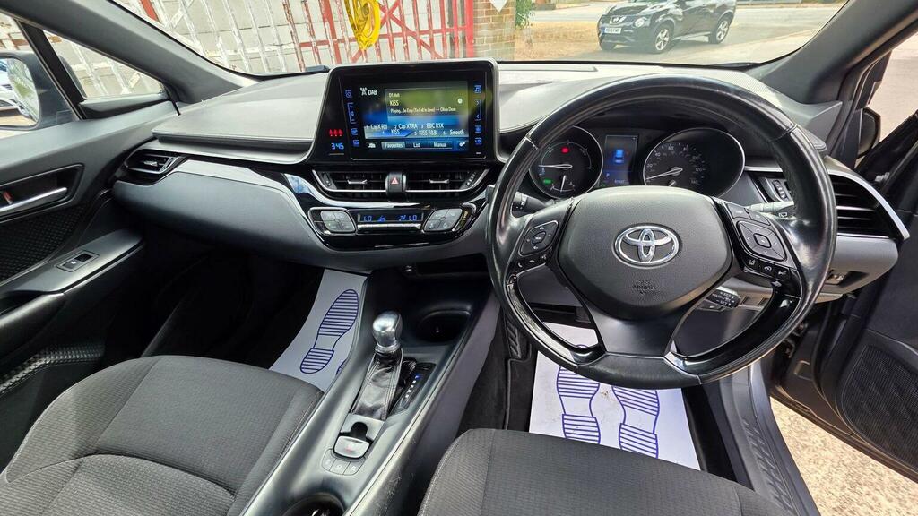 Toyota C-Hr Dynamic Hev Cvt Vvt-i White #21