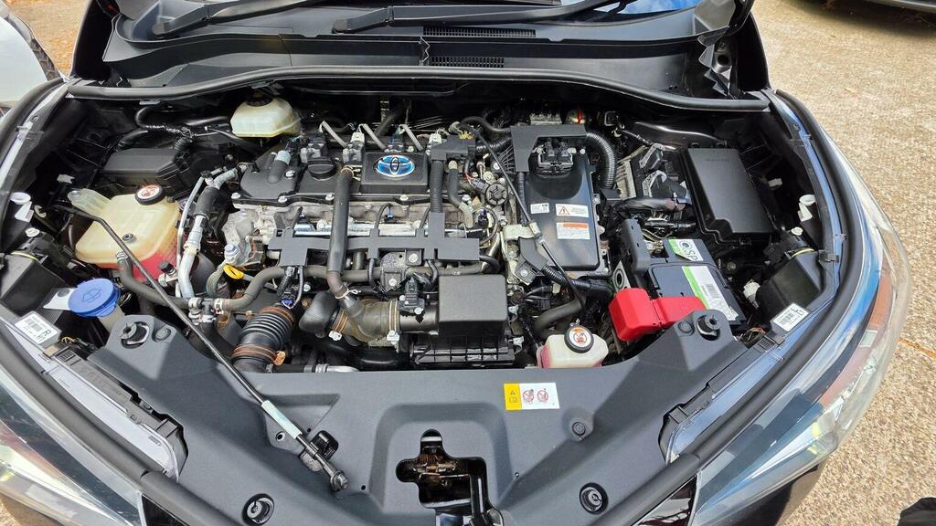 Toyota C-Hr Dynamic Hev Cvt Vvt-i White #38