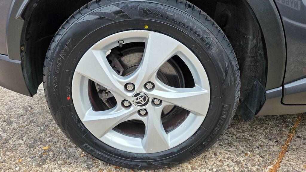 Toyota C-Hr Dynamic Hev Cvt Vvt-i White #43