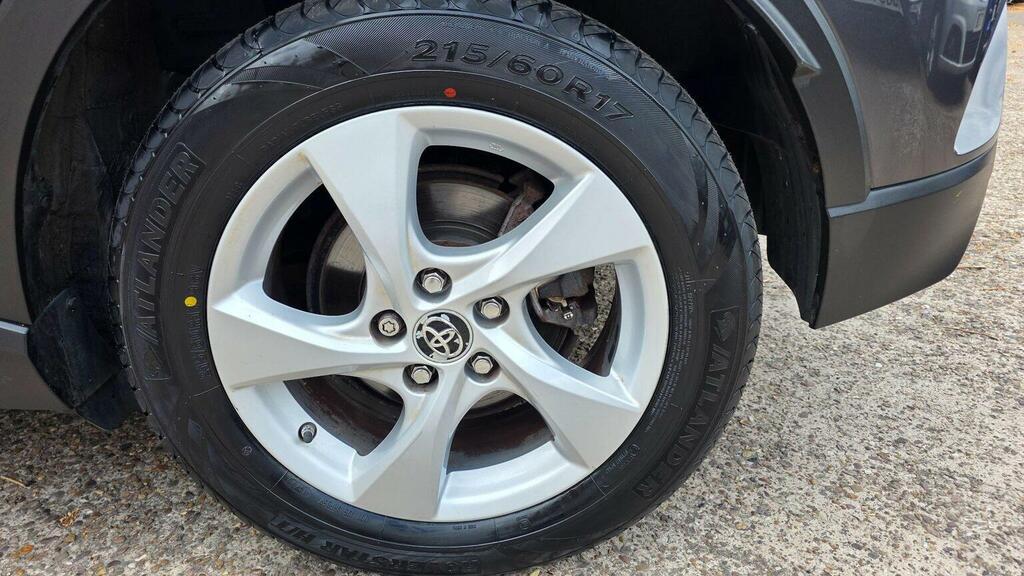 Toyota C-Hr Dynamic Hev Cvt Vvt-i White #40