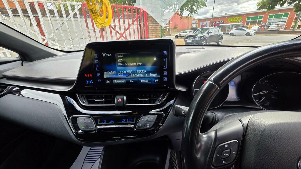 Toyota C-Hr Dynamic Hev Cvt Vvt-i White #25