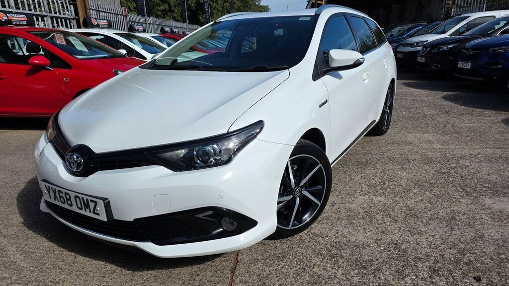 Toyota Auris 1.8 Vvt-h Design Touring Sports Cvt Euro 6 Ss 5 White