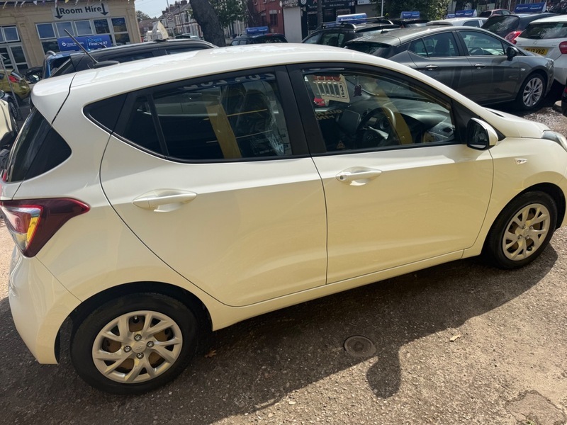 Hyundai I10 Se White #4