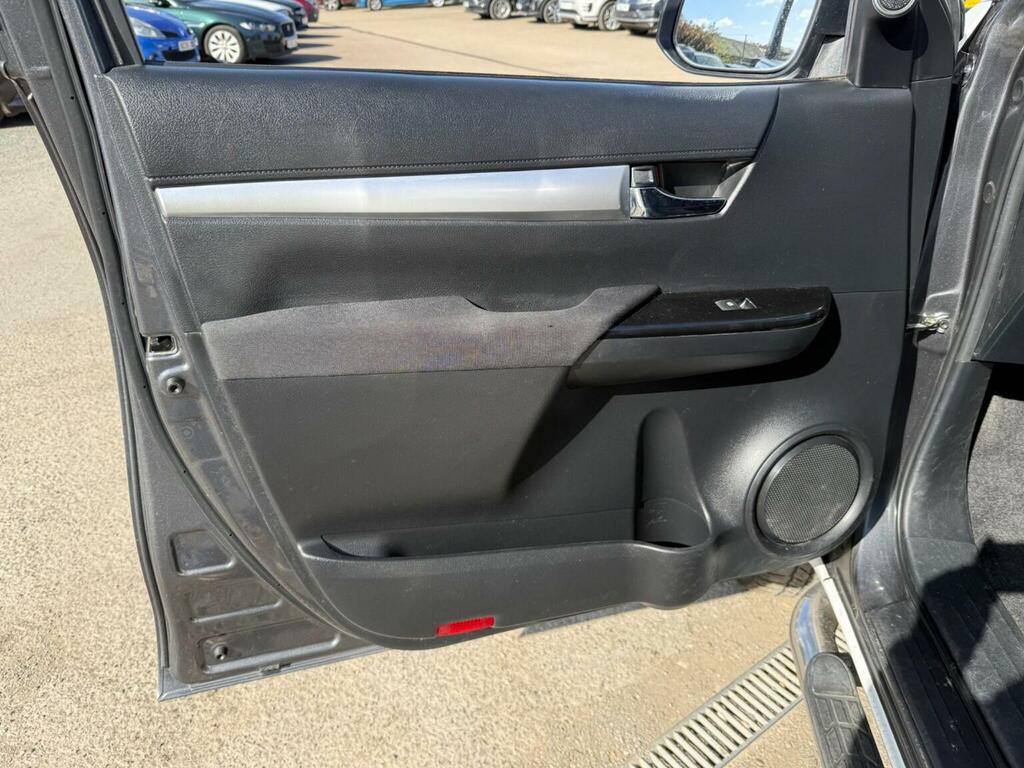 Toyota HILUX Icon Dcab Pick Up 2.4 D-4d Tss White #8