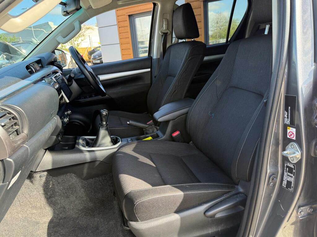 Toyota HILUX Icon Dcab Pick Up 2.4 D-4d Tss White #9