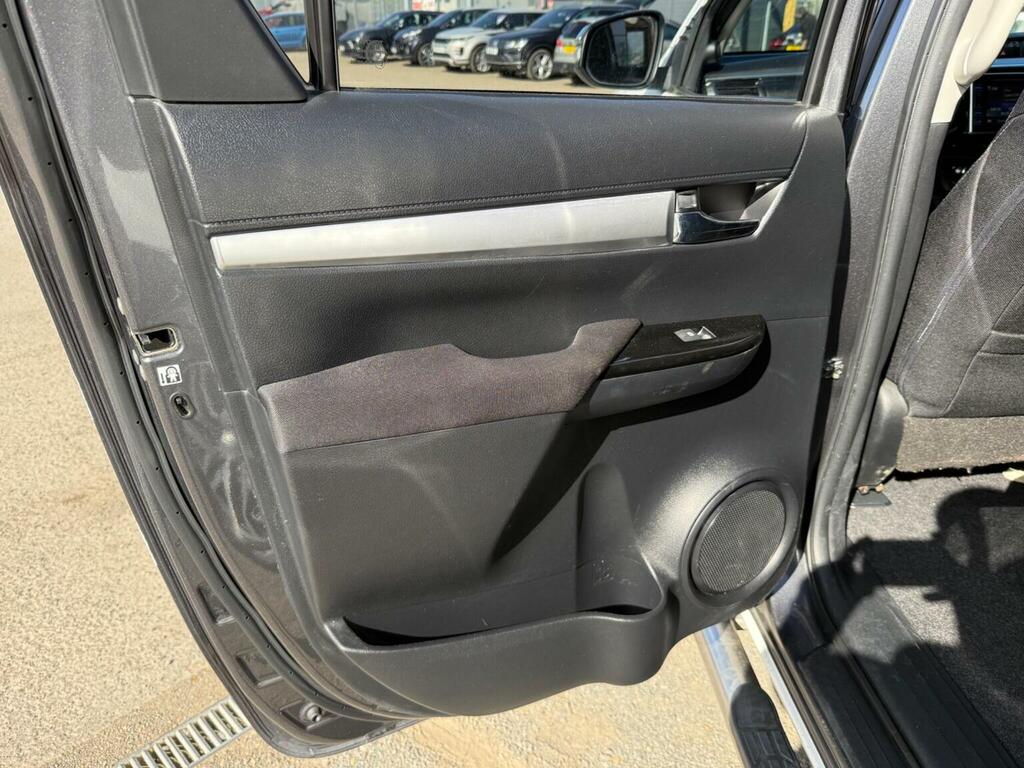 Toyota HILUX Icon Dcab Pick Up 2.4 D-4d Tss White #12