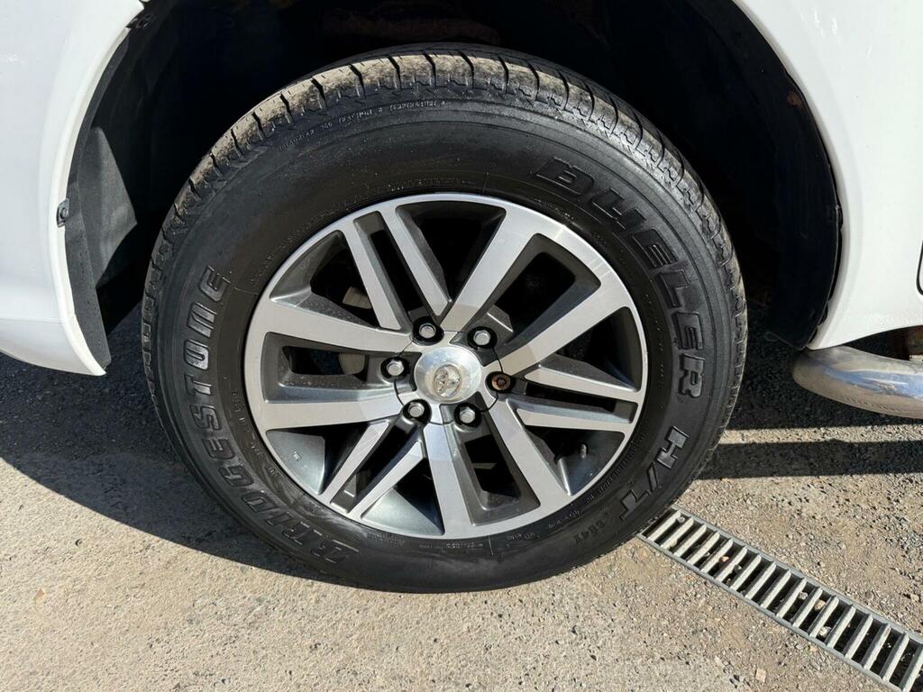 Toyota HILUX Icon Dcab Pick Up 2.4 D-4d Tss White #35