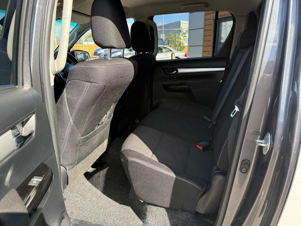 Toyota HILUX Icon Dcab Pick Up 2.4 D-4d Tss White #13