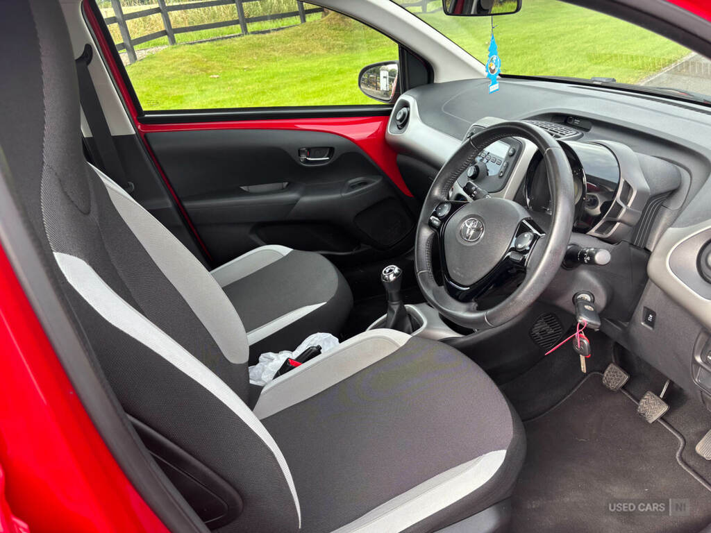 Toyota Aygo 1.0 Vvt-i X- Play Red #5