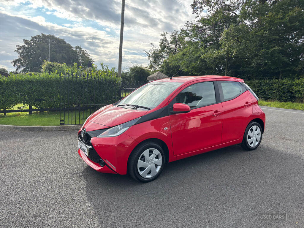 Toyota Aygo 1.0 Vvt-i X- Play Red #2