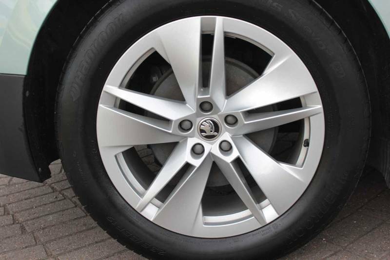 Skoda ENYAQ 132Kw 60 Loft 62Kwh 132Kw - 2022 22 OE22URH Silver #5