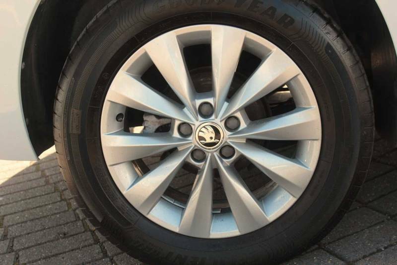 Skoda Kamiq 1.0 Tsi 95 S White #5