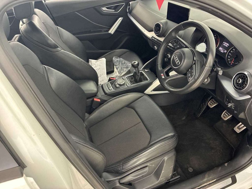 Audi Q2 1.6 Tdi 30 Black Edition Suv Eur Black #5