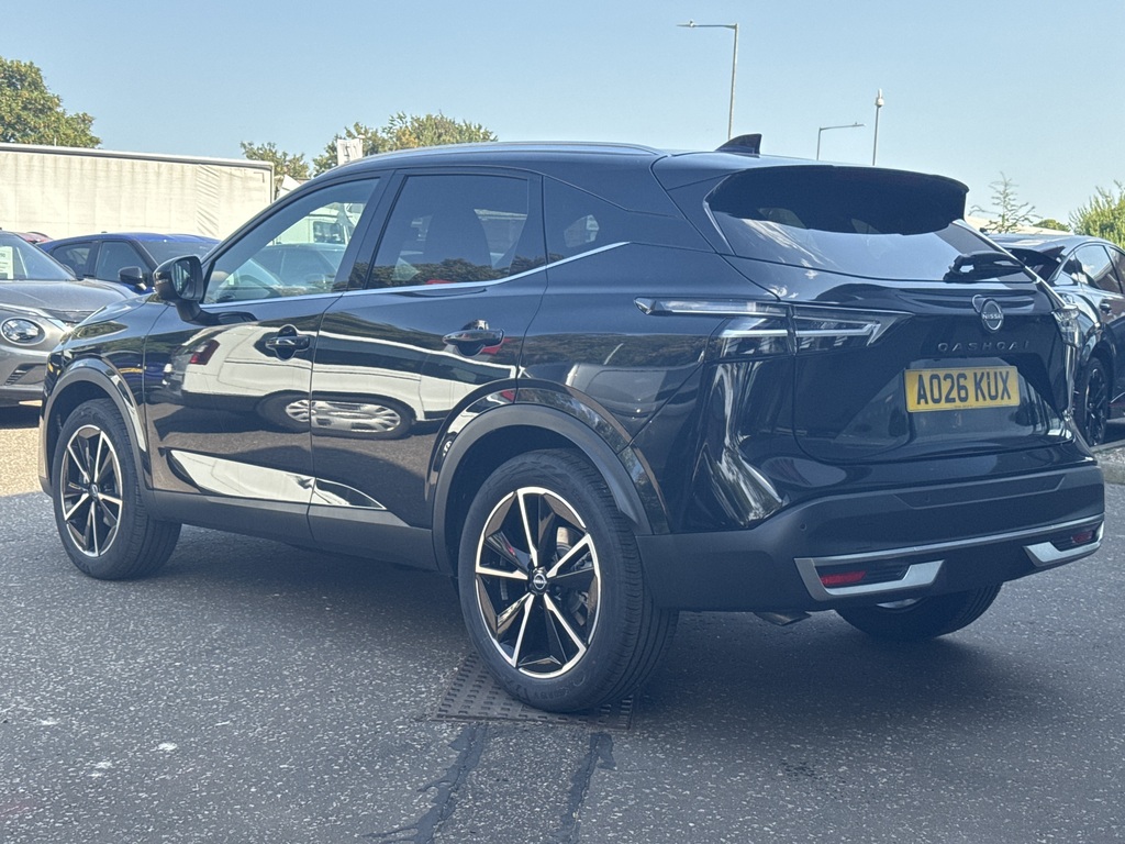 Nissan Qashqai 1.3 Dig-t Mh 158 Tekna Xtronic Black #6