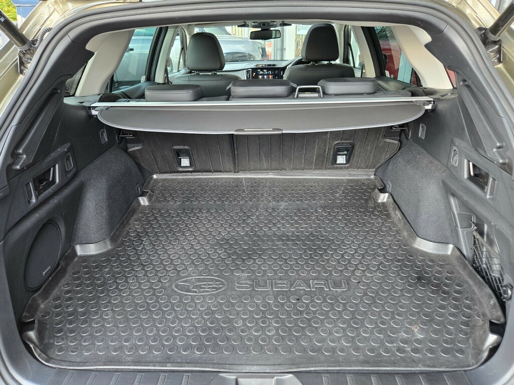 Subaru Outback 2.5I Touring Lineartronic White #19