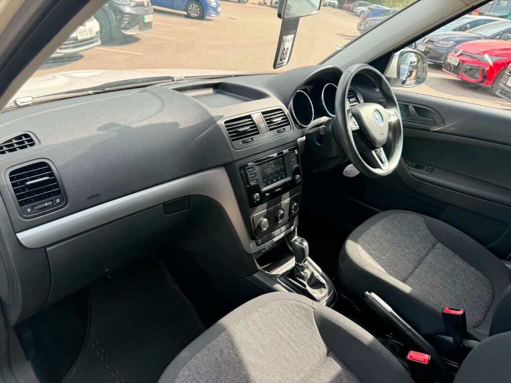 Skoda Yeti 1.2 Tsi 110 S Dsg White #2