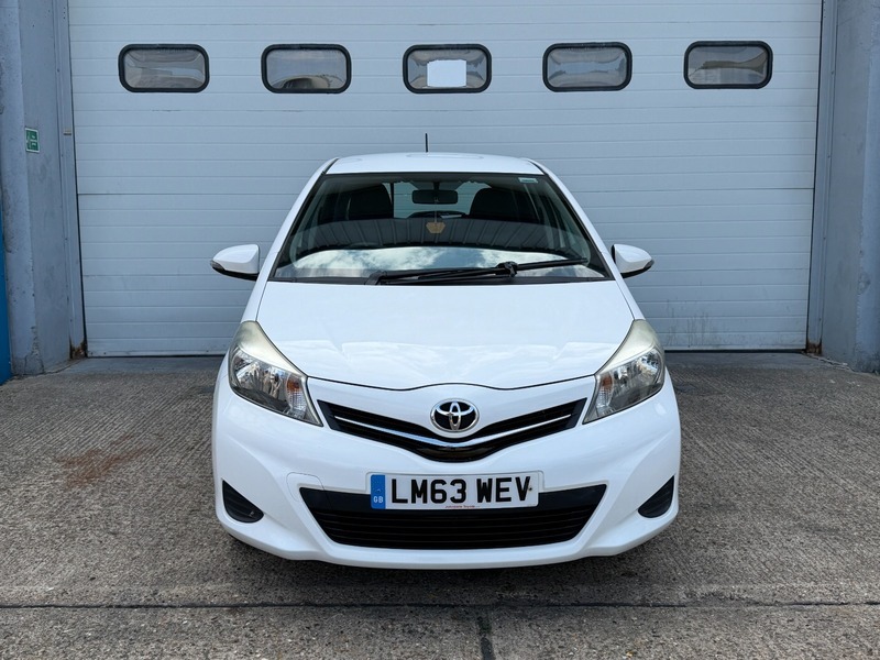 Toyota Yaris 1.3 Dual Vvt-i Sr LM63WEV White #2