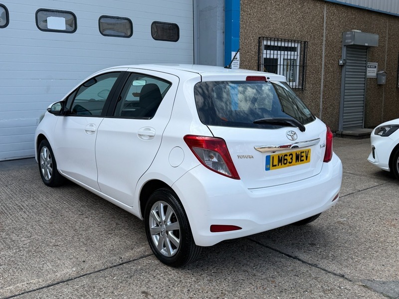 Toyota Yaris 1.3 Dual Vvt-i Sr LM63WEV White #6