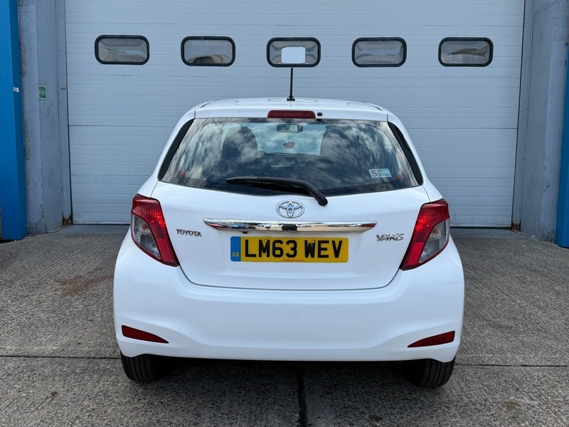 Toyota Yaris 1.3 Dual Vvt-i Sr LM63WEV White #5