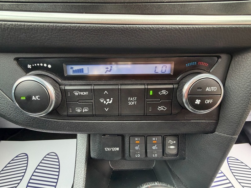 Toyota Auris 1.6L Icon Black #21