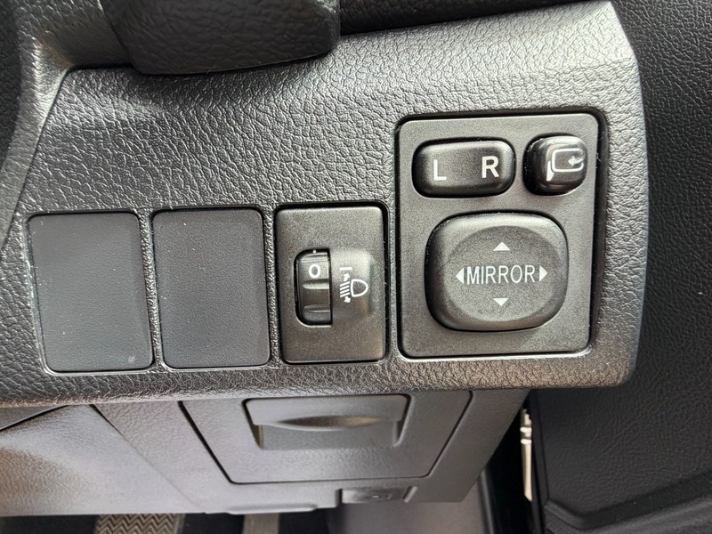 Toyota Auris 1.6L Icon Black #25