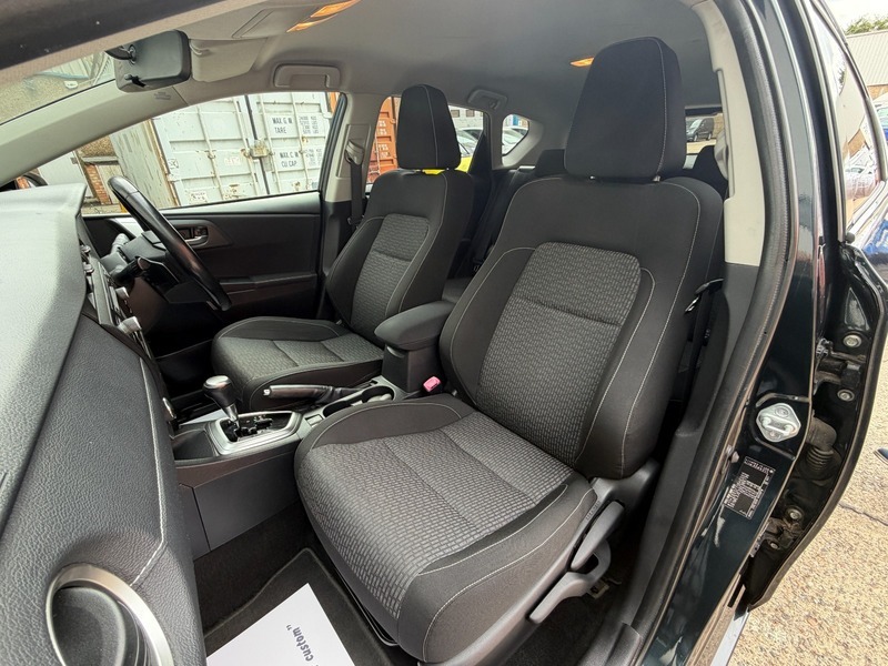 Toyota Auris 1.6L Icon Black #10