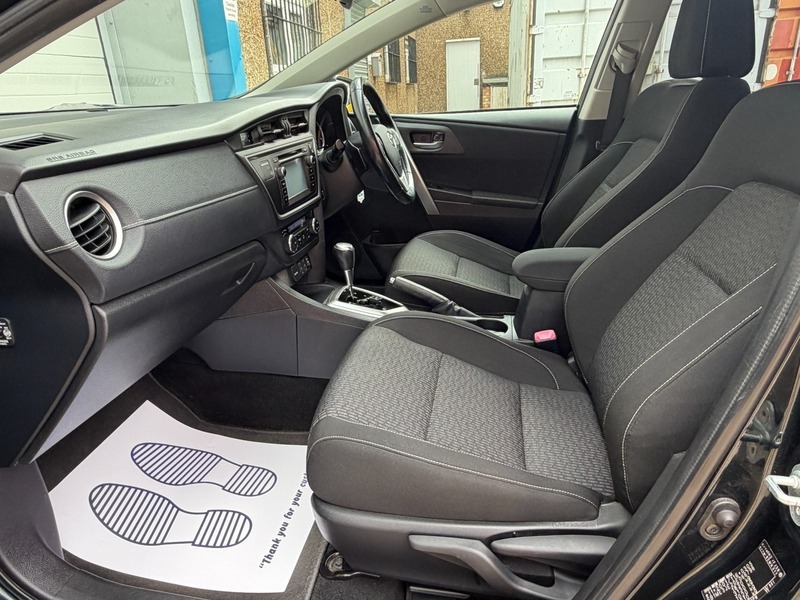 Toyota Auris 1.6L Icon Black #9