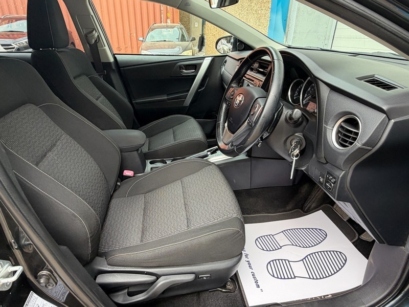Toyota Auris 1.6L Icon Black #13