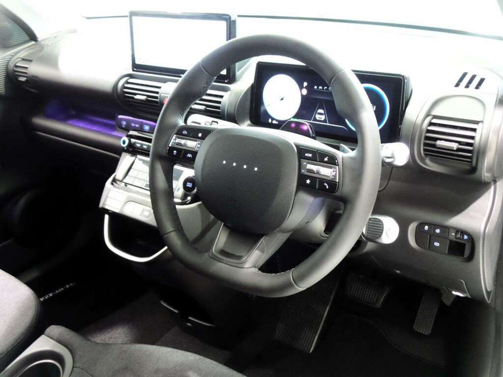 Hyundai Inster Hatchback White #4