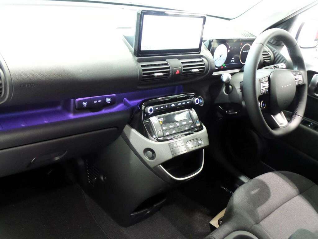 Hyundai Inster Hatchback White #5