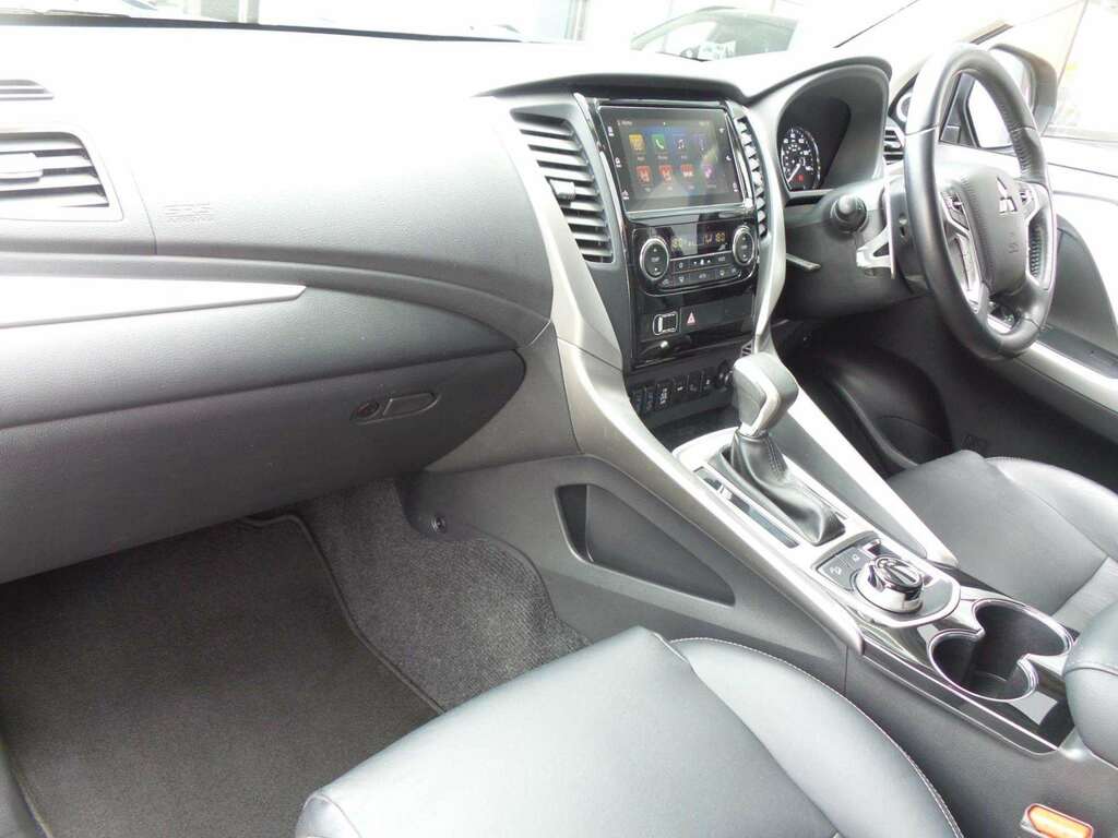 Mitsubishi Shogun Sport 4 Black #5