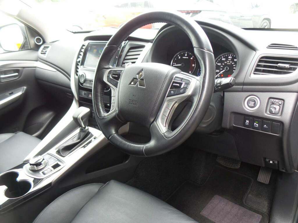 Mitsubishi Shogun Sport 4 Black #4
